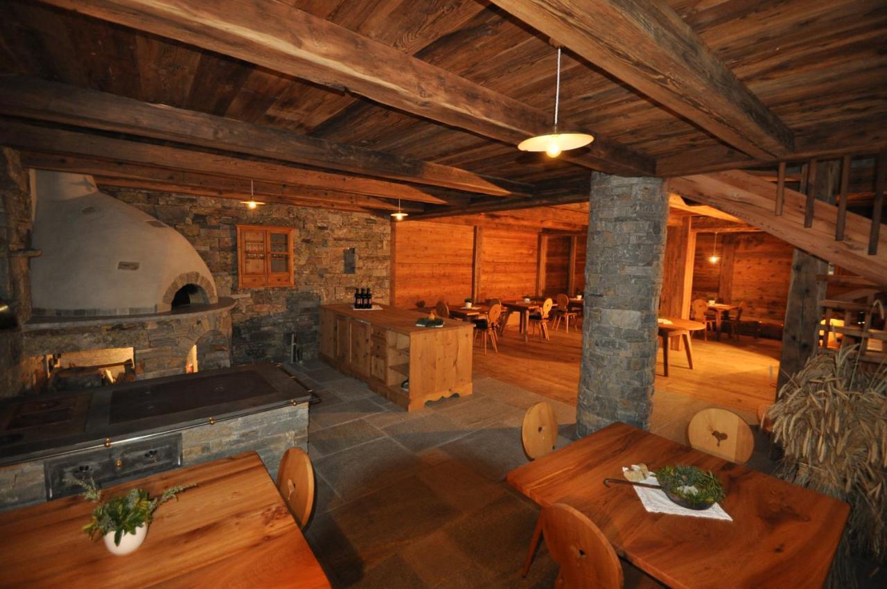 Gasthof Weisses Kreuz Naturns Exterior photo