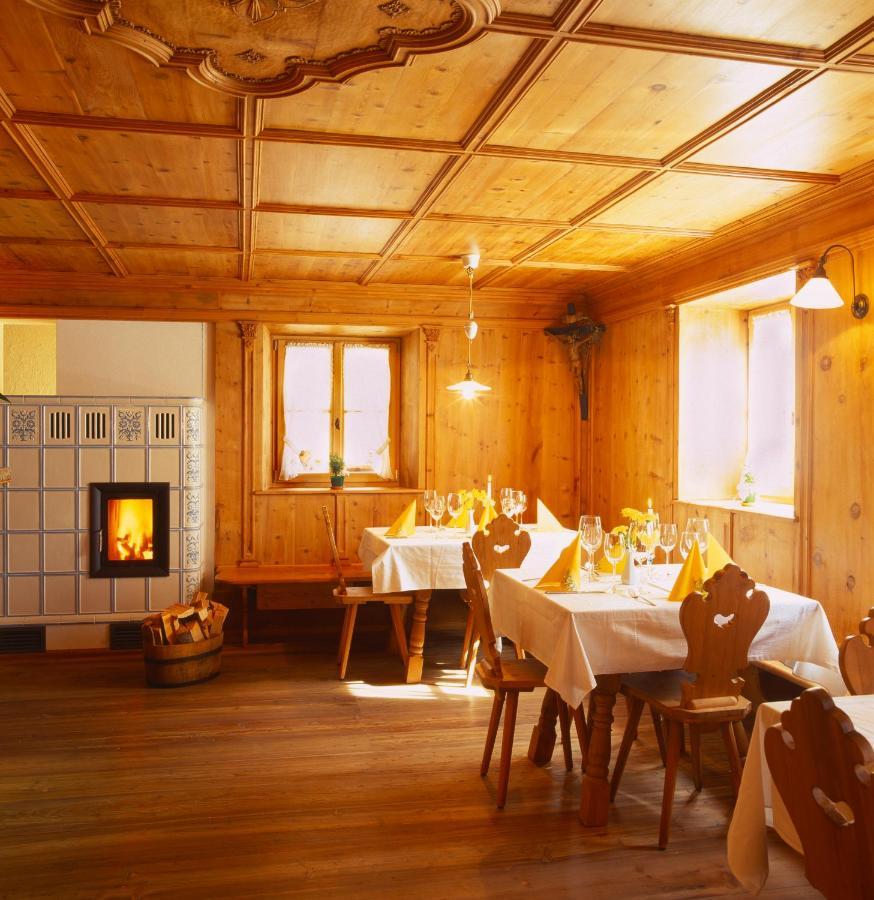Gasthof Weisses Kreuz Naturns Exterior photo