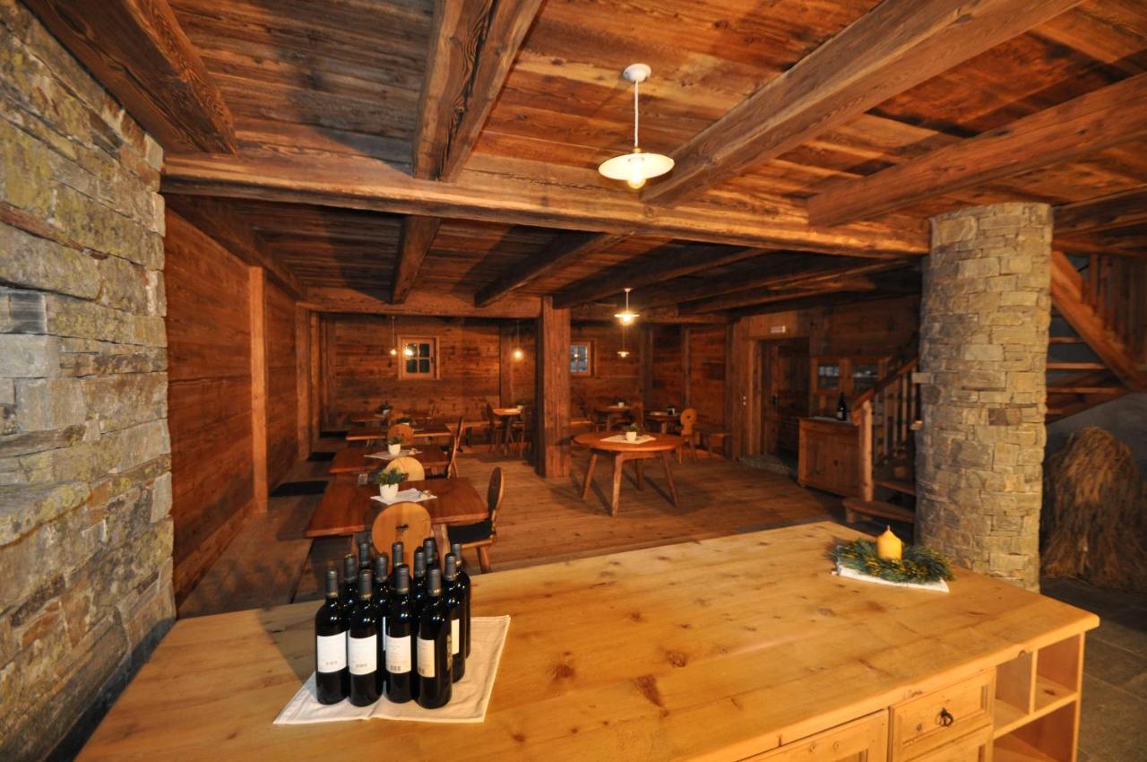 Gasthof Weisses Kreuz Naturns Exterior photo