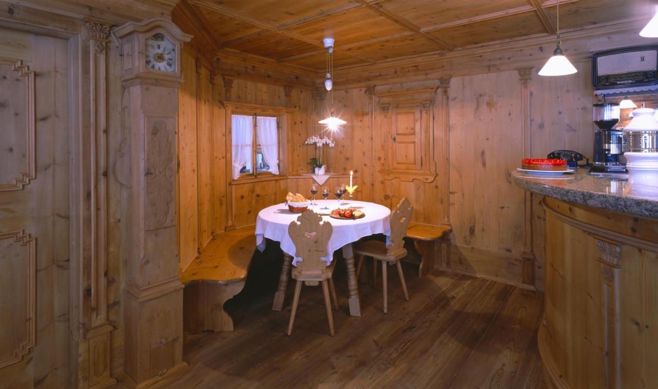 Gasthof Weisses Kreuz Naturns Exterior photo