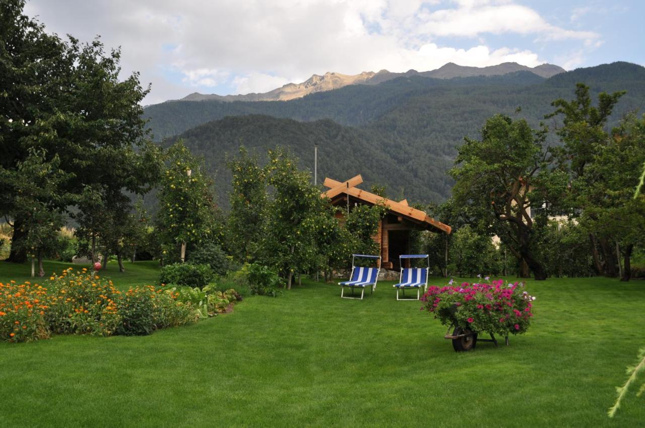 Gasthof Weisses Kreuz Naturns Exterior photo